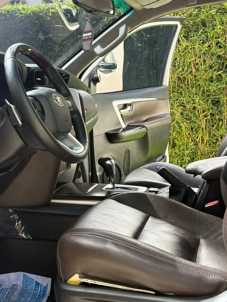 Vista 14 del vehículo: Toyota Fortuner