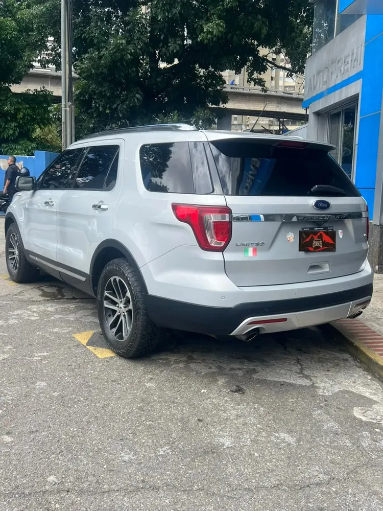 Vista 3 del vehículo: Ford Explorer