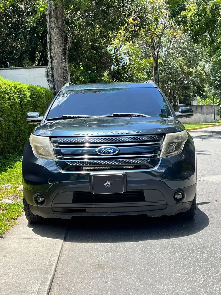Vista 4 del vehículo: Ford Explorer