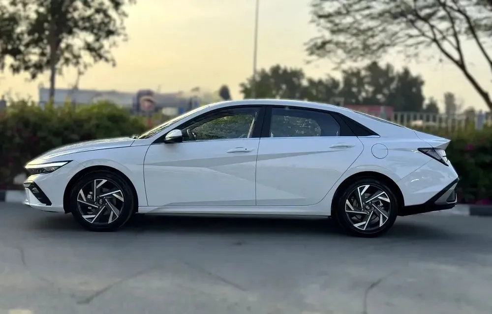 Vista 4 del vehículo: Hyundai Elantra