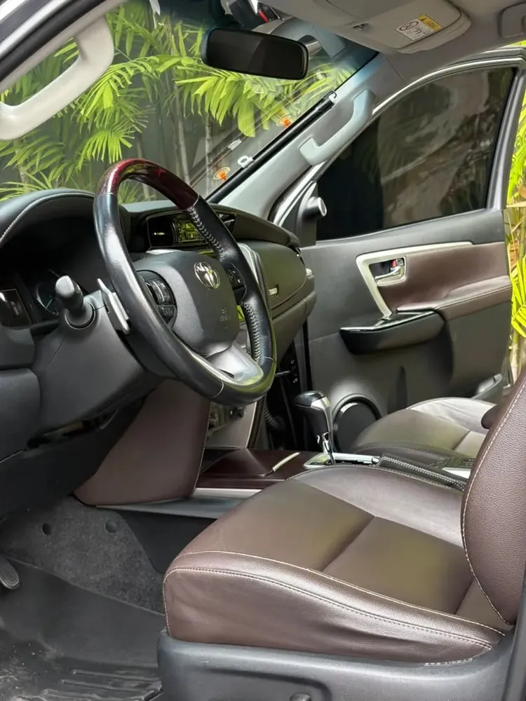 Vista 19 del vehículo: Fortuner Dubai