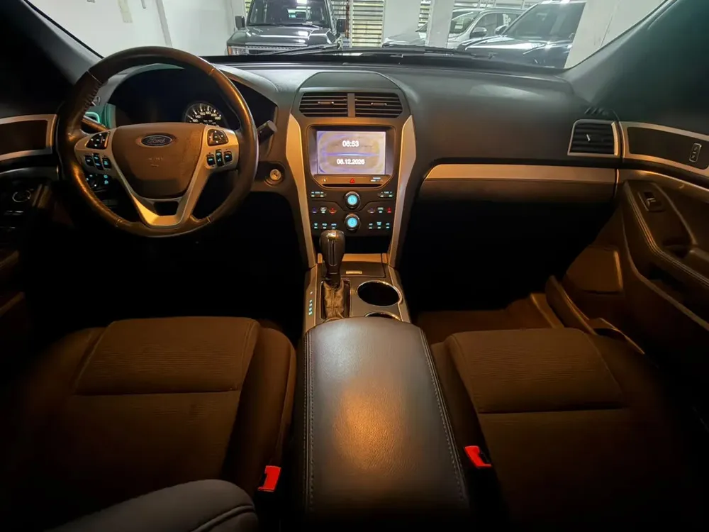 Vista 4 del vehículo: Ford Explorer