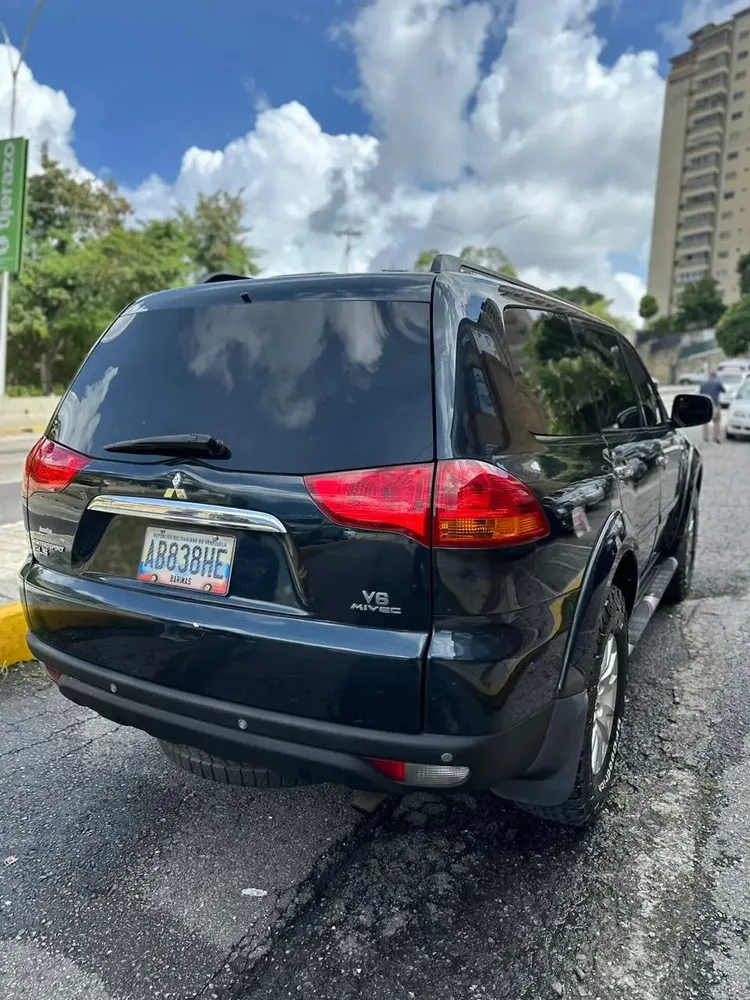 Vista 7 del vehículo: Mitsubishi Montero Sport