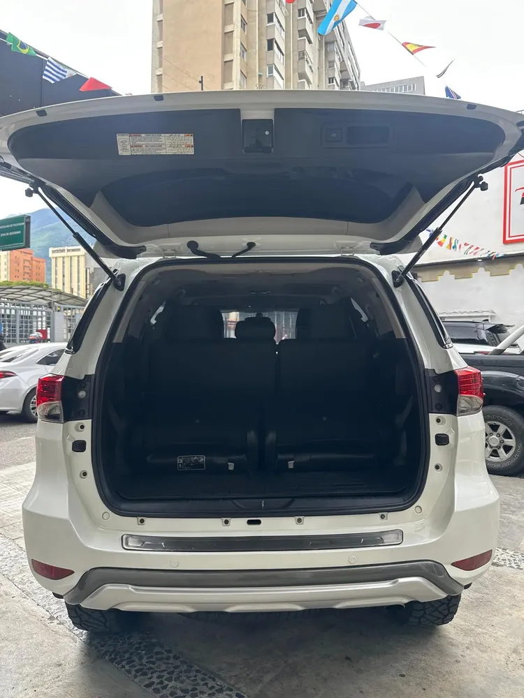 Vista 14 del vehículo: Toyota Fortuner