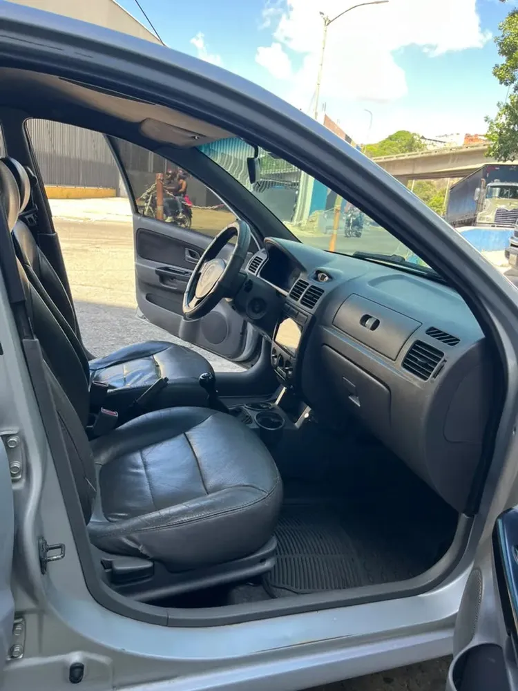 Vista 4 del vehículo: Kia Rio