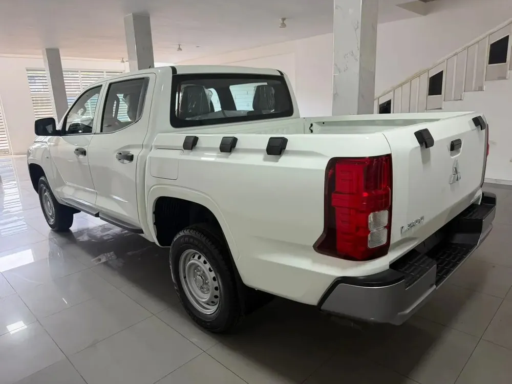 Vista 3 del vehículo: Mitsubishi L200