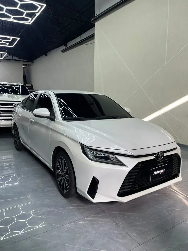 Vista 4 del vehículo: Toyota Yaris