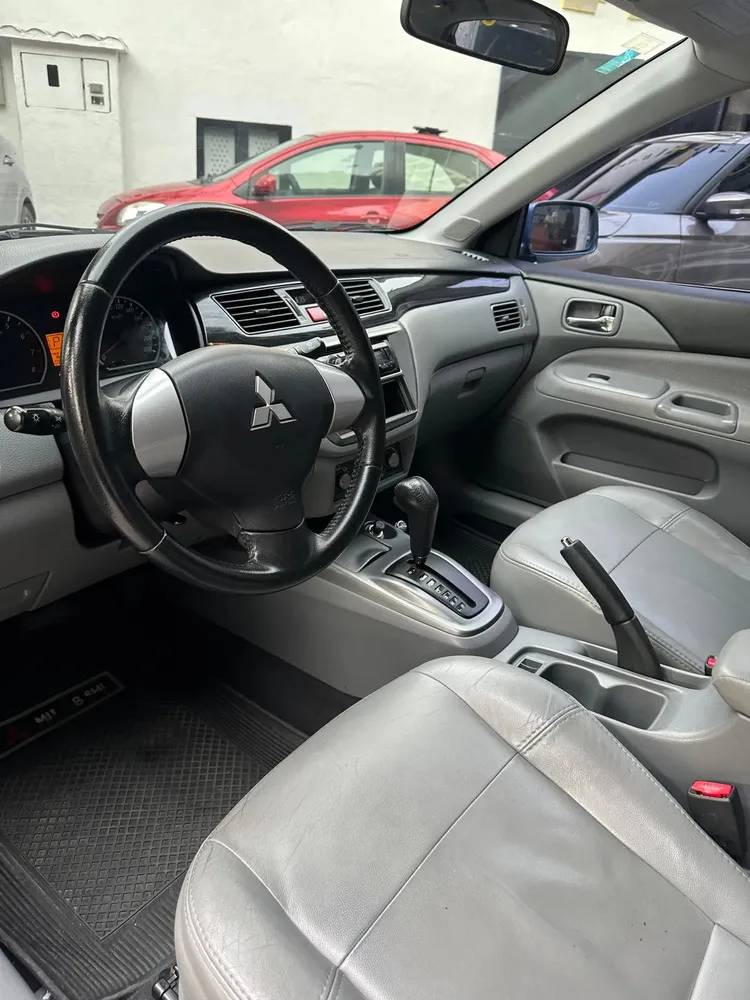 Vista 4 del vehículo: Mitsubishi Lancer