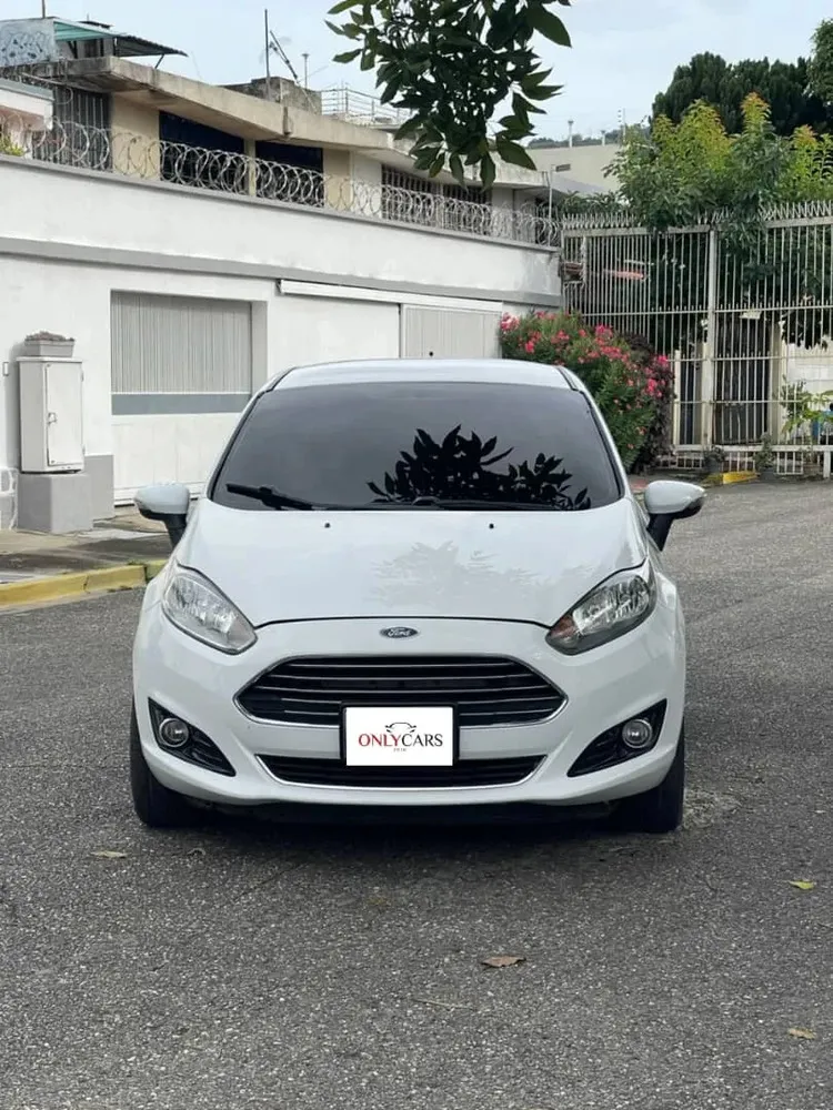 Vista 3 del vehículo: Ford Fiesta Titanium
