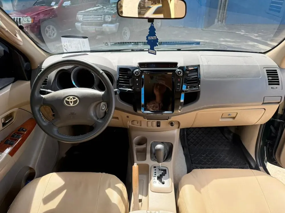 Vista 9 del vehículo: Toyota Fortuner