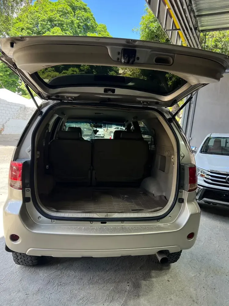 Vista 8 del vehículo: Toyota Fortuner