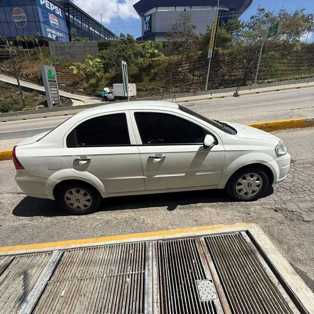 Vista 4 del vehículo: Chevrolet Aveo