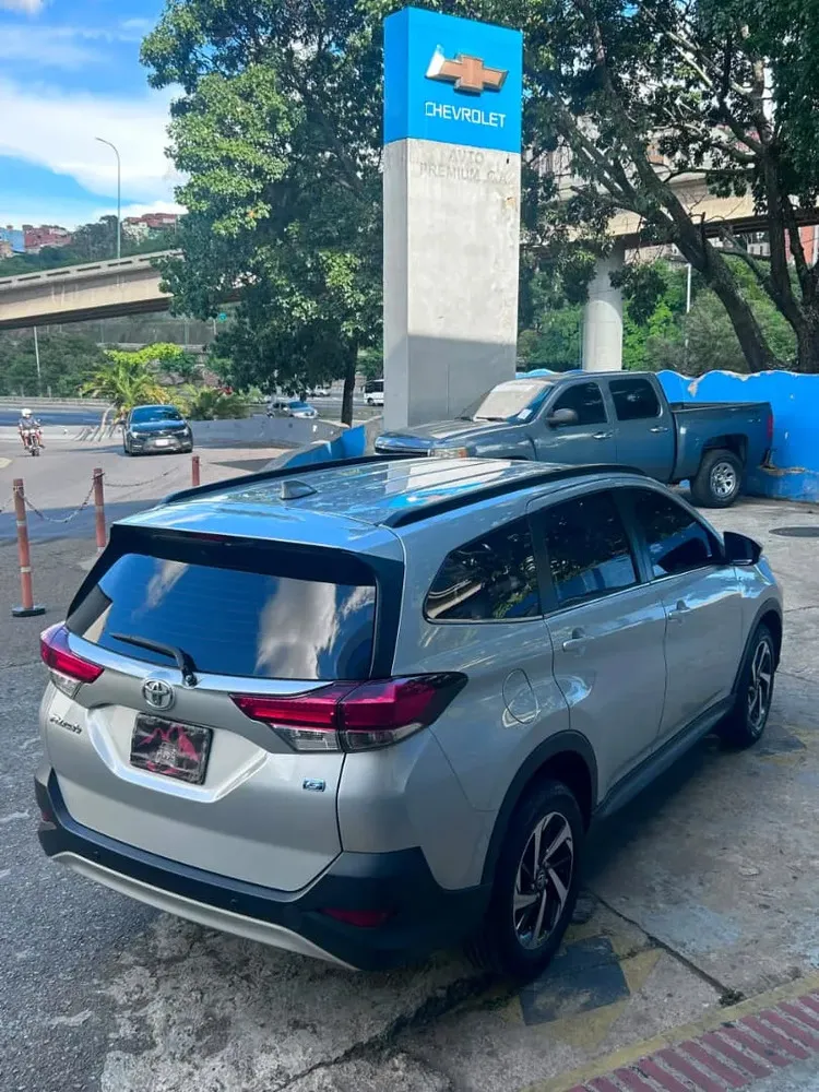 Vista 8 del vehículo: Toyota Rush