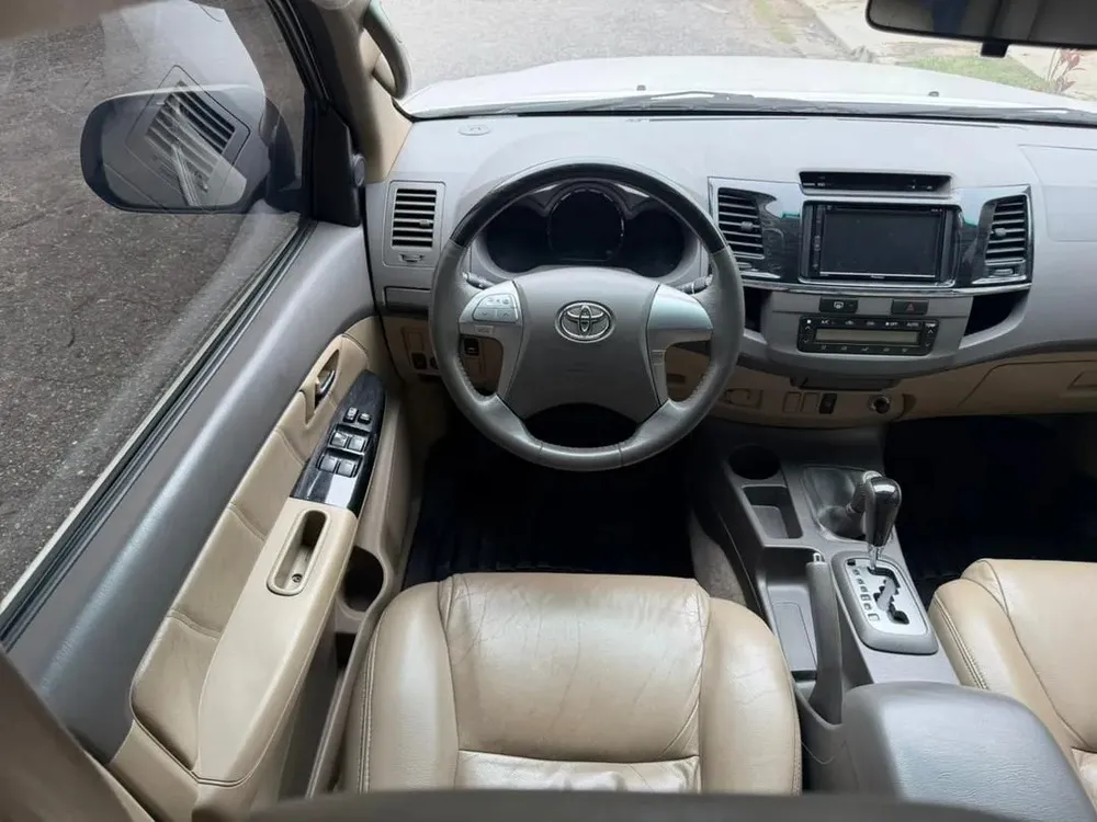 Vista 9 del vehículo: Toyota Fortuner