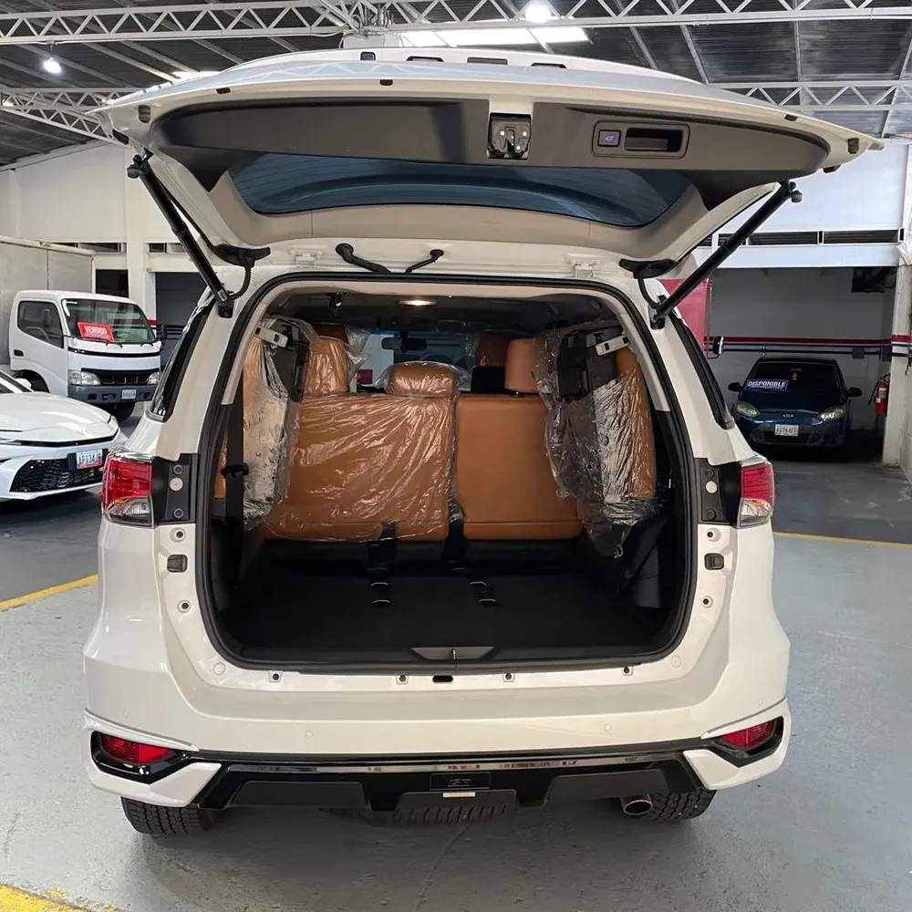 Vista 9 del vehículo: Toyota Fortuner