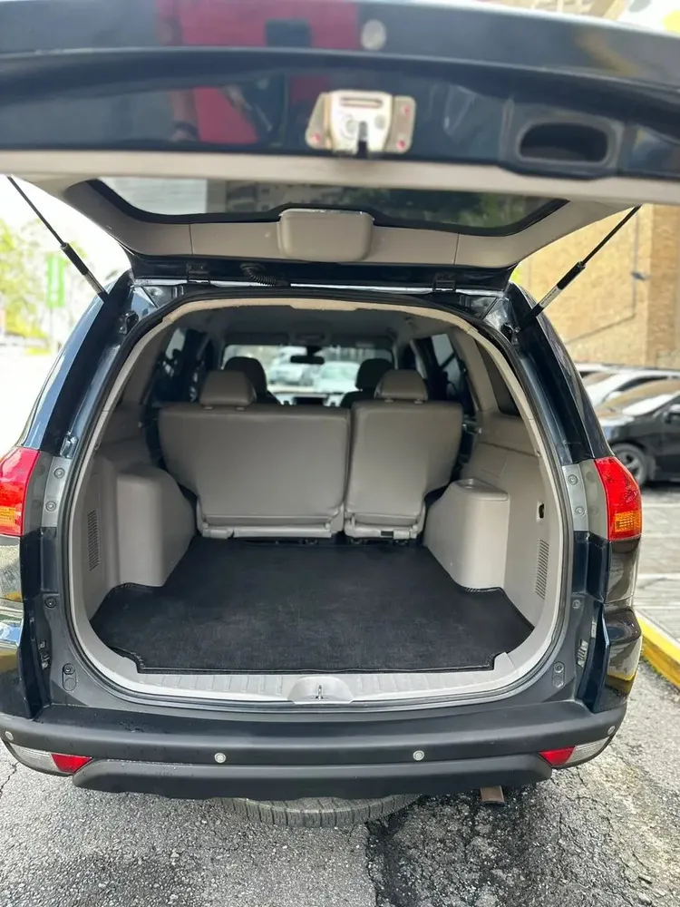 Vista 8 del vehículo: Mitsubishi Montero Sport