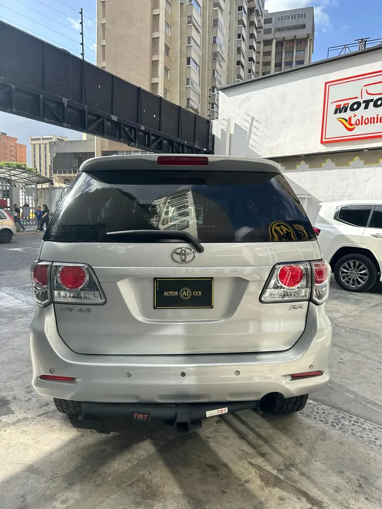 Vista 6 del vehículo: Toyota Fortuner