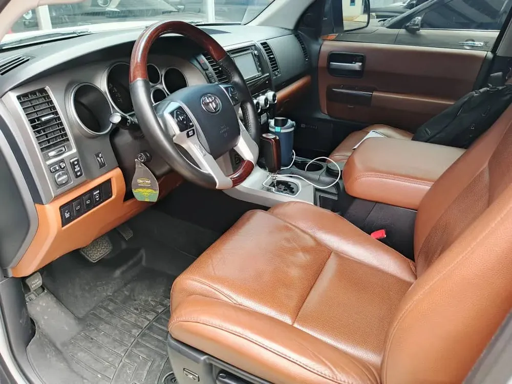 Vista 5 del vehículo: Toyota Sequoia
