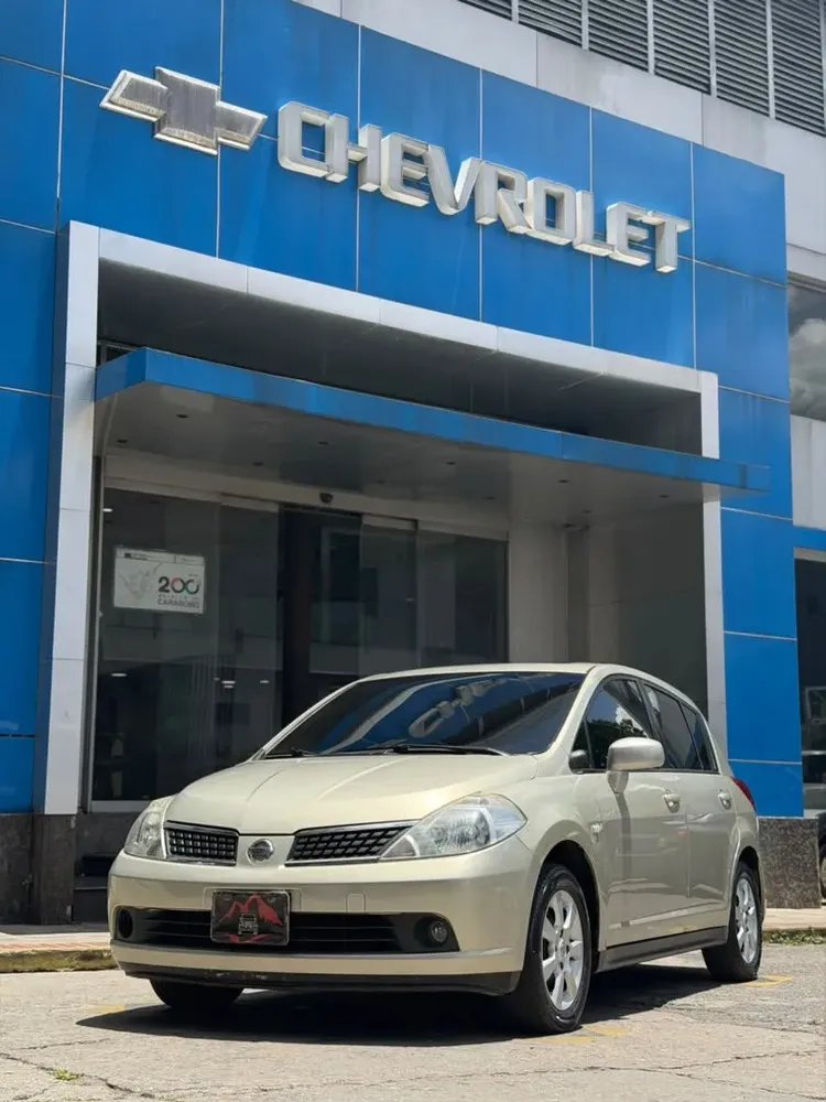 Vista 2 del vehículo: Nissan Tiida