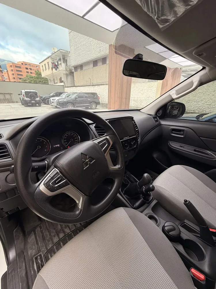 Vista 9 del vehículo: Mitsubishi L200