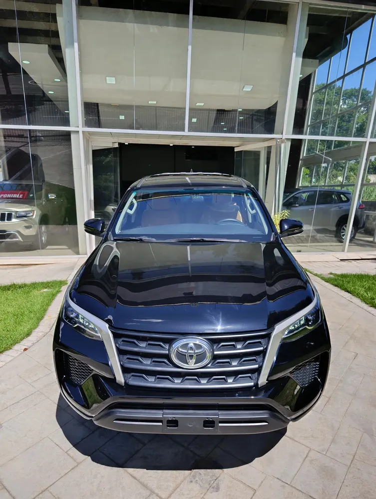 Vista 3 del vehículo: Toyota Fortuner