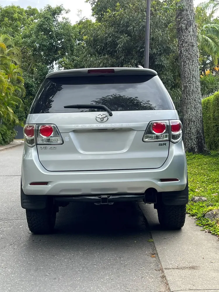 Vista 4 del vehículo: Toyota Fortuner