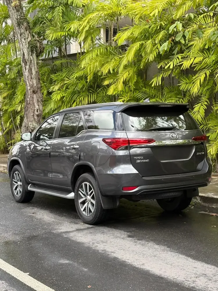 Vista 18 del vehículo: Fortuner Dubai