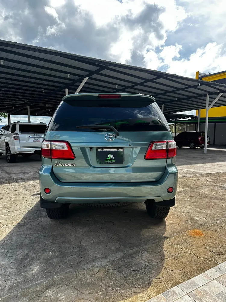 Vista 3 del vehículo: Toyota Fortuner