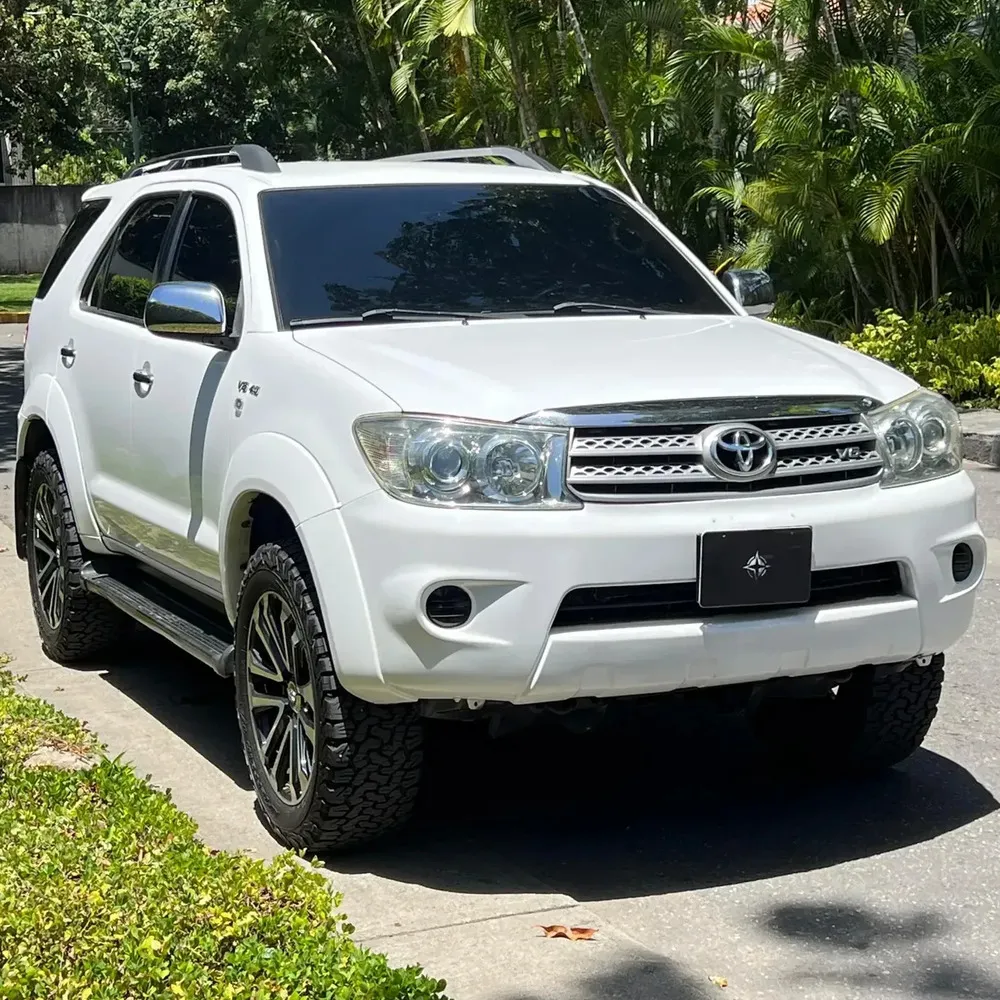Toyota Fortuner 2011 - Vista principal