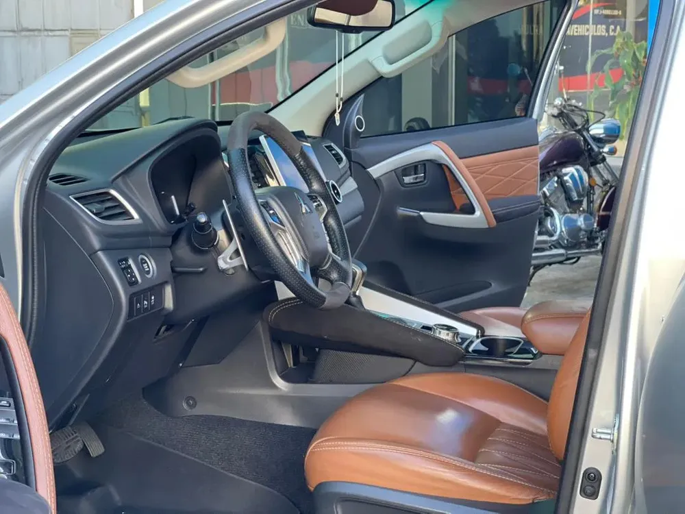 Vista 3 del vehículo: Mitsubishi Montero