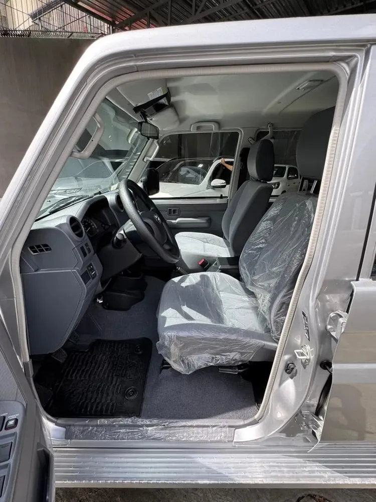 Vista 5 del vehículo: Lc76 Hembrita