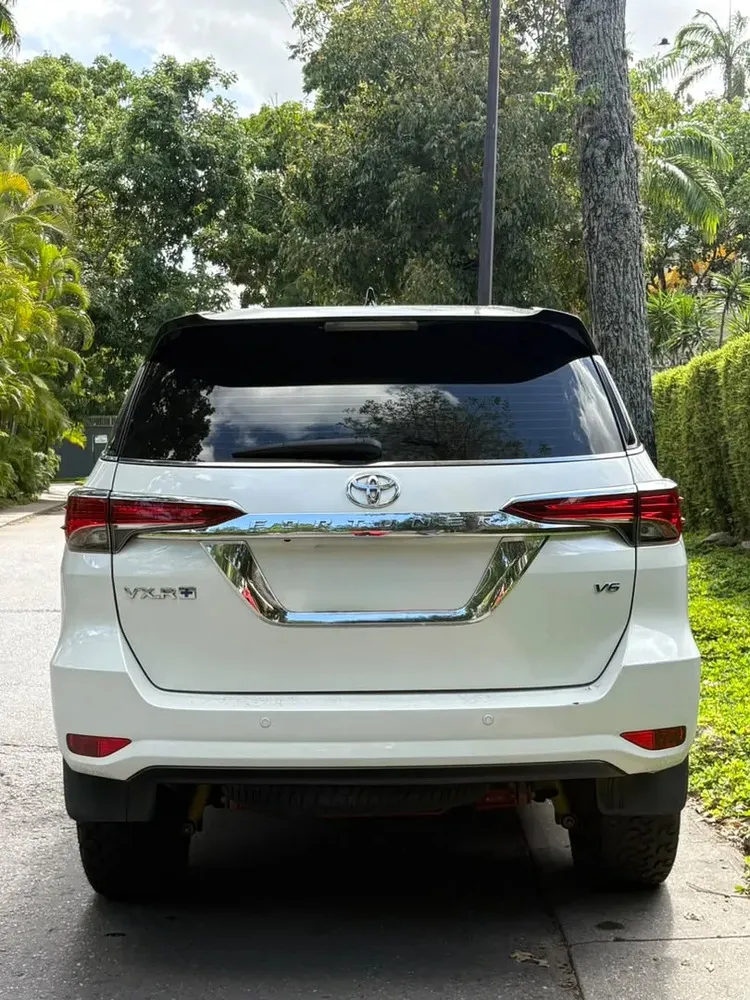 Vista 5 del vehículo: Toyota Fortuner