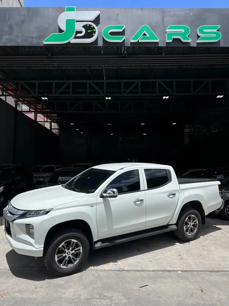 Mitsubishi L200 2023 - Vista principal