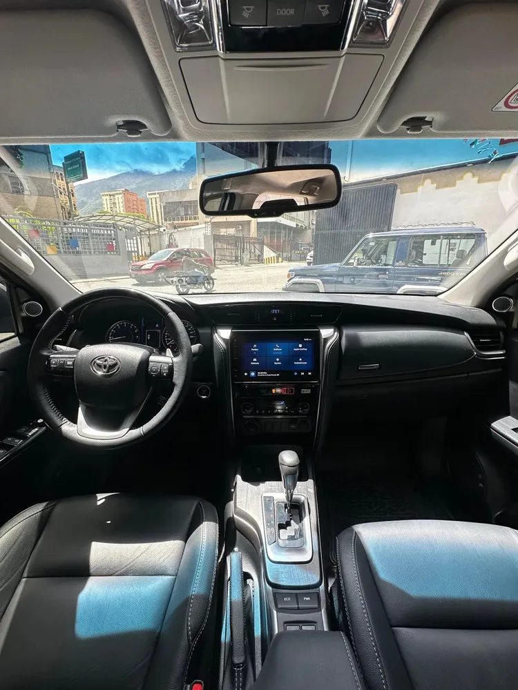 Vista 4 del vehículo: Toyota Fortuner