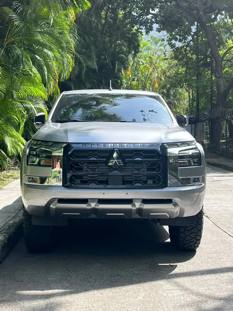 Vista 4 del vehículo: Mitsubishi L200