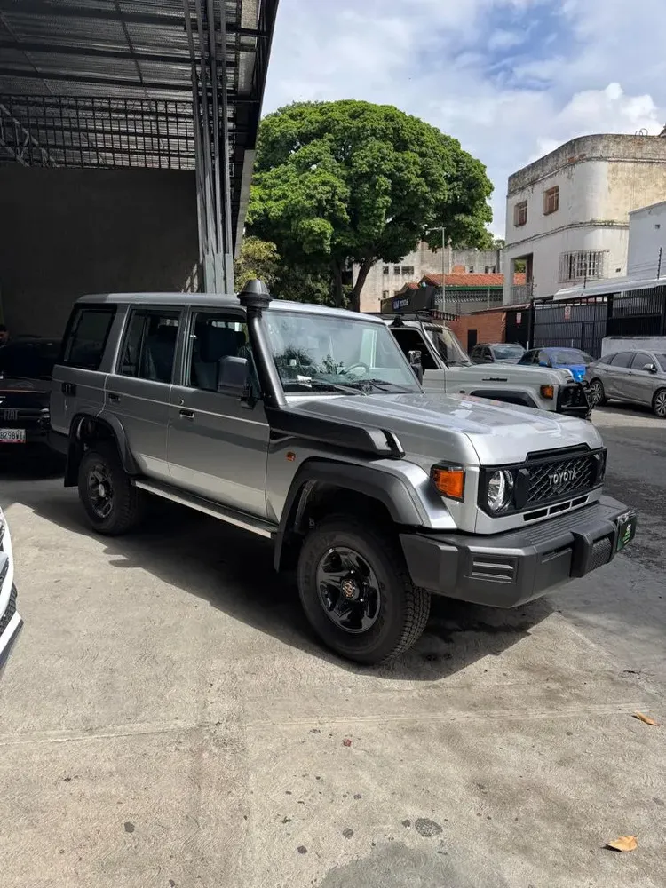 Vista 3 del vehículo: Lc76 Hembrita