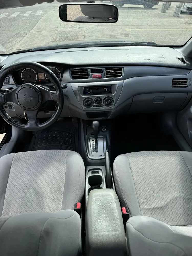 Vista 8 del vehículo: Mitsubishi Lancer