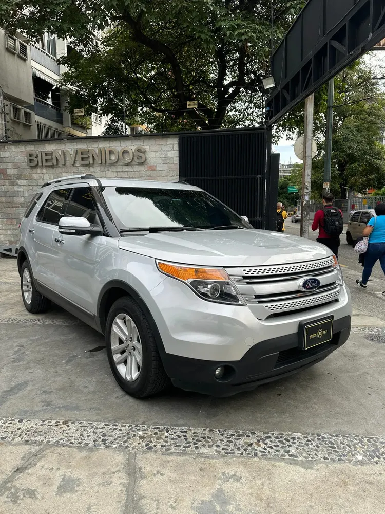 Vista 4 del vehículo: Ford Explorer