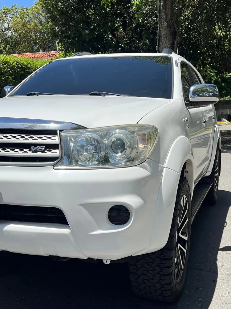 Vista 3 del vehículo: Toyota Fortuner