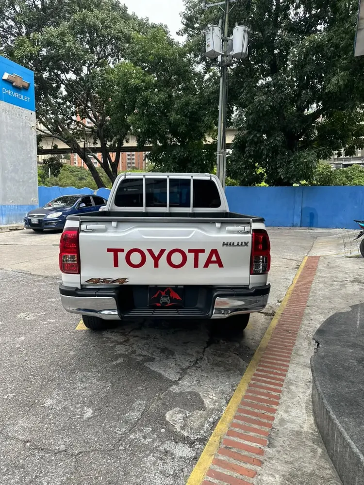 Vista 4 del vehículo: Toyota Hilux