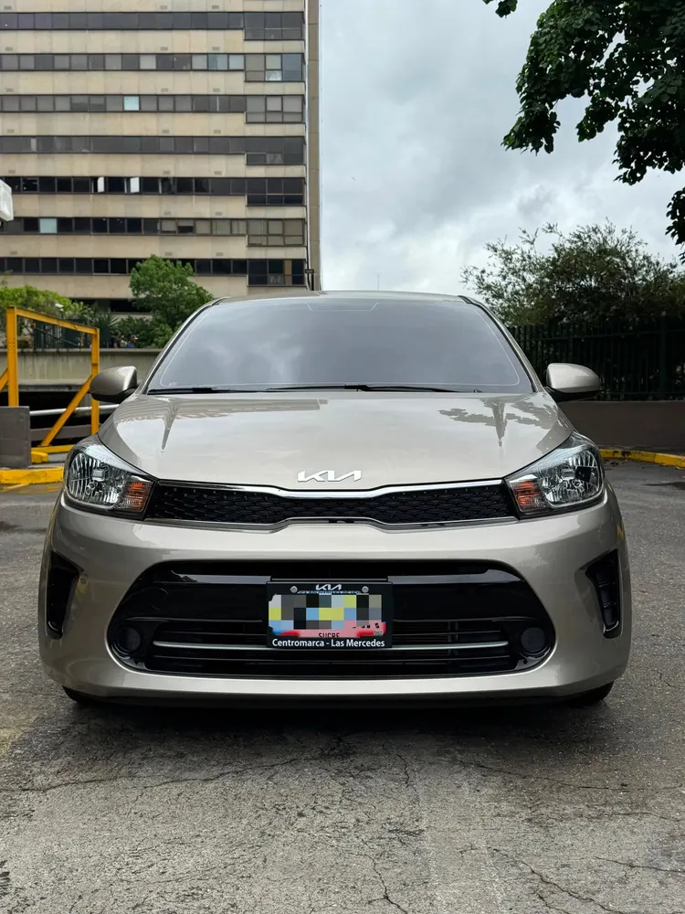 Vista 6 del vehículo: Kia Soluto