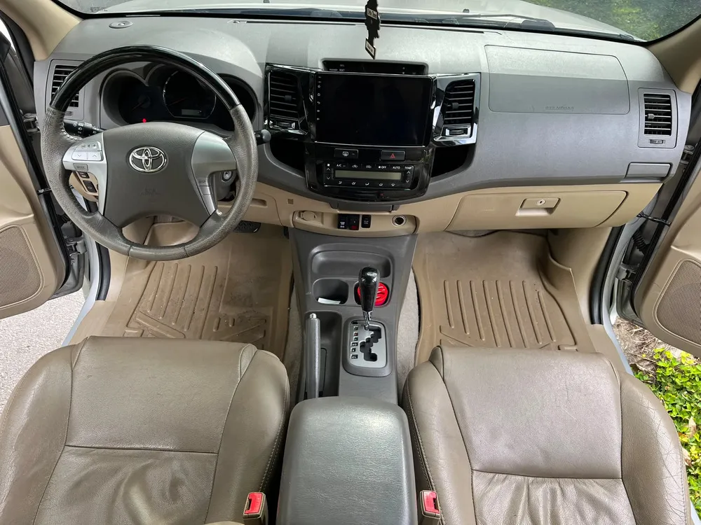 Vista 9 del vehículo: Toyota Fortuner