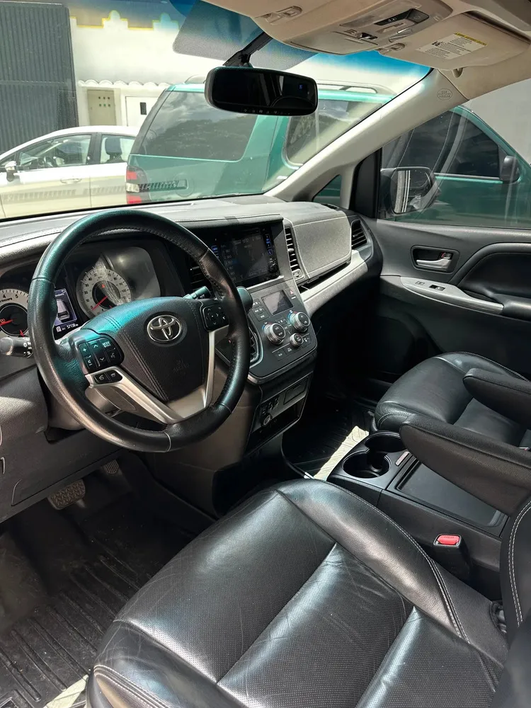 Vista 4 del vehículo: Toyota Sienna