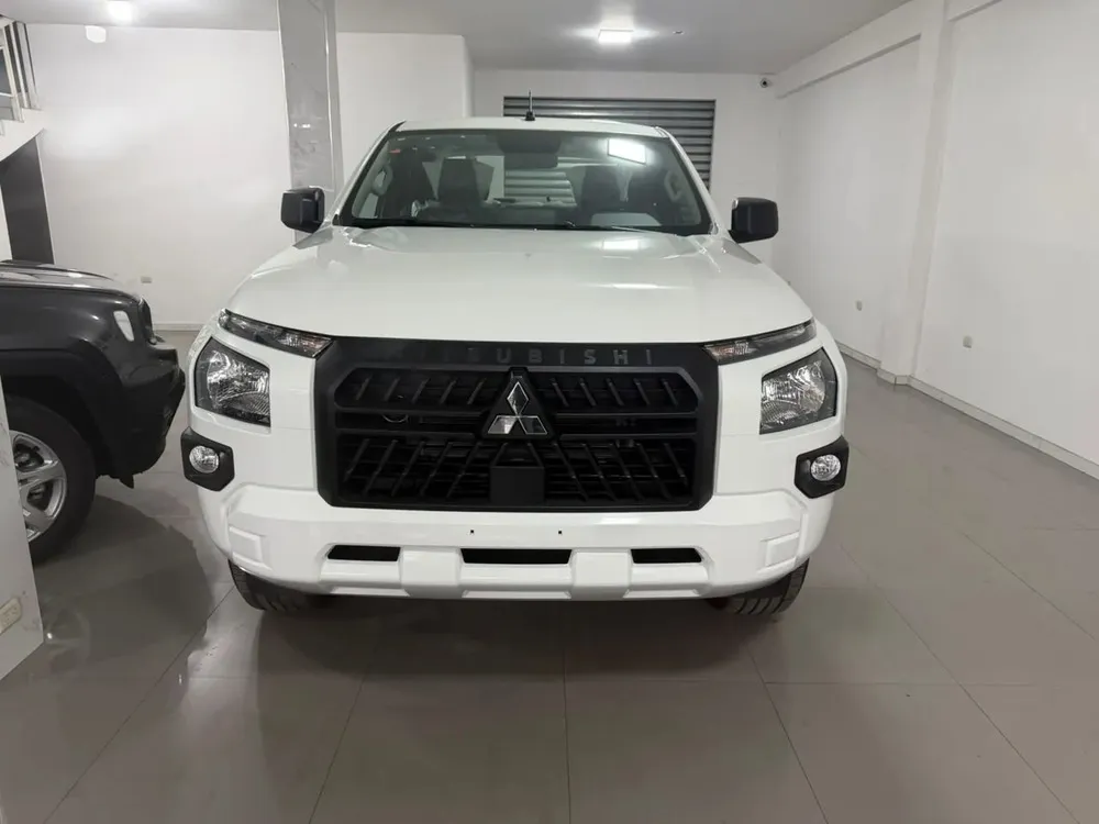 Vista 2 del vehículo: Mitsubishi L200