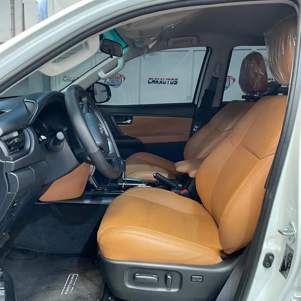 Vista 4 del vehículo: Toyota Fortuner