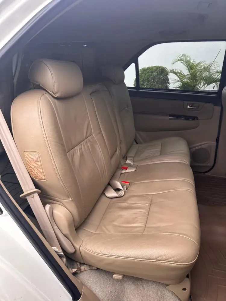 Vista 9 del vehículo: Toyota Fortuner