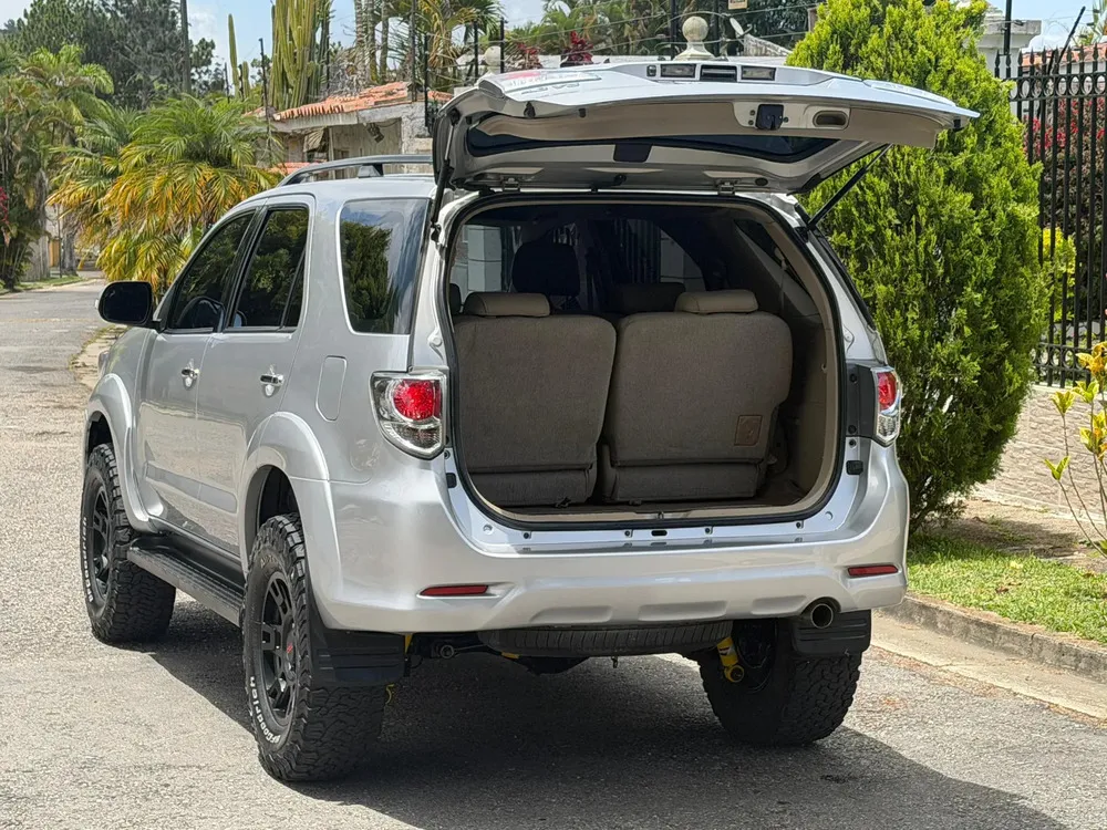 Vista 5 del vehículo: Toyota Fortuner