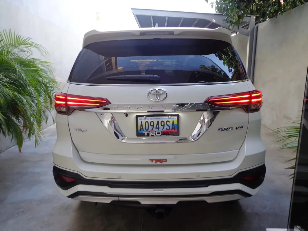 Vista 5 del vehículo: Toyota Fortuner
