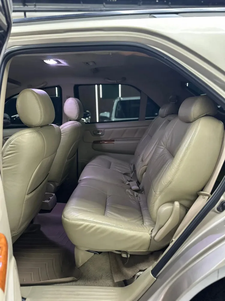 Vista 7 del vehículo: Toyota Fortuner