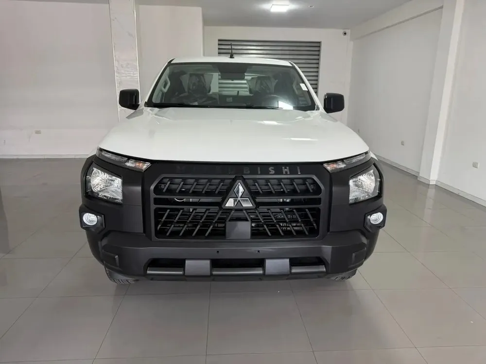 Vista 2 del vehículo: Mitsubishi L200